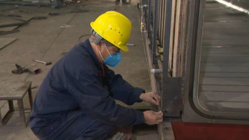 大寫的贊 杭州富陽(yáng)這兩家企業(yè)開足馬力生產(chǎn)防護(hù)用品