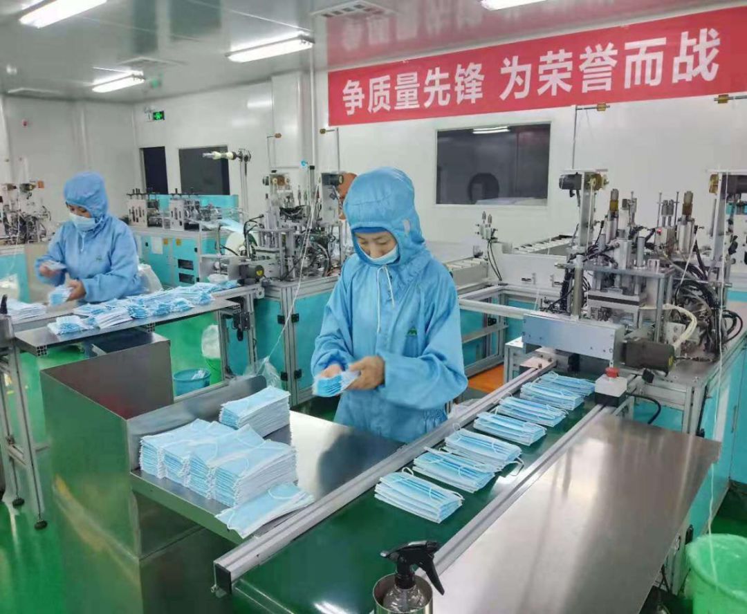 為宜昌正能量點(diǎn)贊 日產(chǎn)口罩13萬只，醫(yī)護(hù)馳援一線，共筑抗疫物資長(zhǎng)城